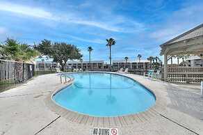 Dock Holiday 2 Bedroom Condo by Redawning