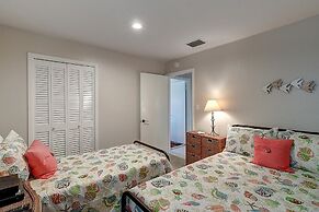 Dock Holiday 2 Bedroom Condo by Redawning