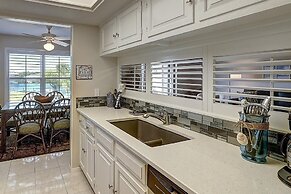 Dock Holiday 2 Bedroom Condo by Redawning