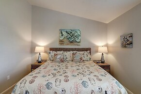 Dock Holiday 2 Bedroom Condo by Redawning