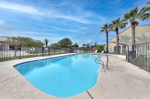 Dock Holiday 2 Bedroom Condo by Redawning