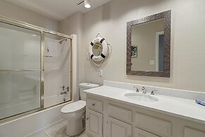 Dock Holiday 2 Bedroom Condo by Redawning