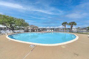 Dock Holiday 2 Bedroom Condo by Redawning