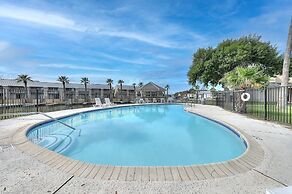 Dock Holiday 2 Bedroom Condo by Redawning