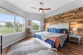 Fairway Heights 2 Bedroom Condo by RedAwning