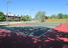 Fairway Heights 2 Bedroom Condo by RedAwning