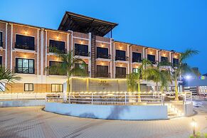 Chitwan Midtown Hotel