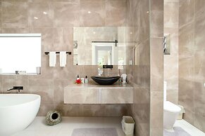 Mama Taras Luxury Villa