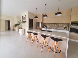 Mama Taras Luxury Villa