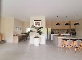 Mama Taras Luxury Villa