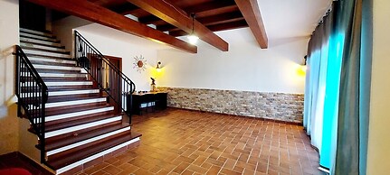 Villa a Stones Throw From the sea
