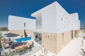 4 Bedroom Villa With Privaet Pool in the Center Protaras Vie Bleu Vill