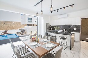 4 Bedroom Villa With Privaet Pool in the Center Protaras Vie Bleu Vill
