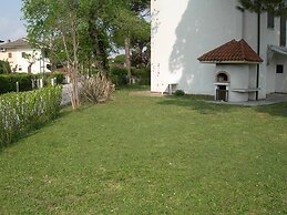 Beautiful Villa for 7 People With Swimming Pool and Private Garden by 