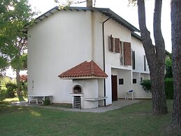 Beautiful Villa for 7 People With Swimming Pool and Private Garden by 