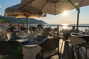 Ferienwohnung Ulivo mit Pool und Privatstrand