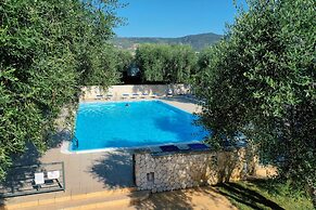 Ferienwohnung Ulivo mit Pool und Privatstrand