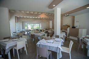 Ferienwohnung Ulivo mit Pool und Privatstrand