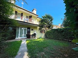Beautiful Villa for 6 Guests With Shared Pool