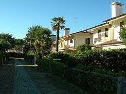 Beautiful Villa for 6 Guests With Shared Pool