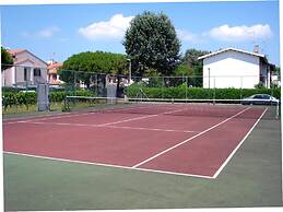 Family Friendly Villa With Shared Pool and Garden