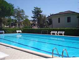 Family Friendly Villa With Shared Pool and Garden