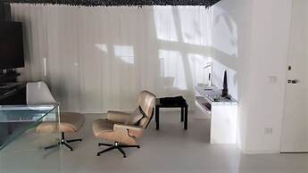 Designer Property Laid out Over 2 Floors In the Most Elegant Area Of R