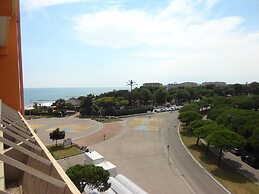 Splendid Three-room Apartment for 6 Guests Near the sea by Beahost Ren