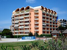 Splendid Three-room Apartment for 6 Guests Near the sea by Beahost Ren