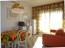 Splendid Three-room Apartment for 6 Guests Near the sea by Beahost Ren