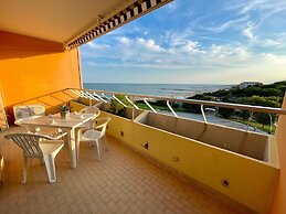 Seaview Flat for up to Five Guests