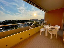 Seaview Flat for up to Five Guests