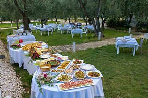 Holiday Apartment Orchidea With Swimming Pool and Private Beach -3