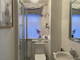 Historic Old Town 2 Bed Ground Floor Apartment