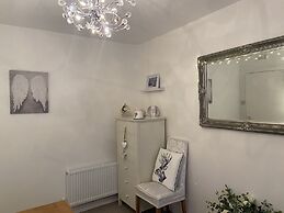 Historic Old Town 2 Bed Ground Floor Apartment