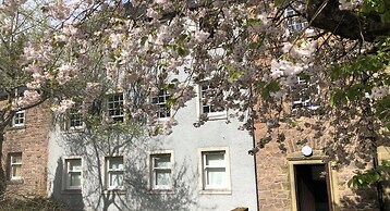 Historic Old Town 2 Bed Ground Floor Apartment