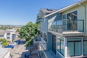 5 Min To Downtown Seattle! 3br & 2ba Cozy Townhome 3 Bedroom Townhouse