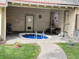 La Vista Blanc 44 Cozy Mountain Home with Fireplace, Close to Meadow a