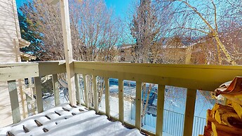 La Vista Blanc 44 Cozy Mountain Home with Fireplace, Close to Meadow a