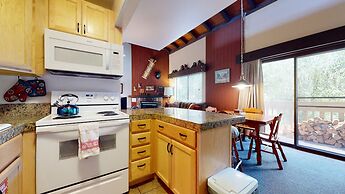 La Vista Blanc 44 Cozy Mountain Home with Fireplace, Close to Meadow a