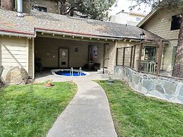 La Vista Blanc 44 Cozy Mountain Home with Fireplace, Close to Meadow a