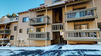 La Vista Blanc 44 Cozy Mountain Home with Fireplace, Close to Meadow a