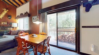 La Vista Blanc 44 Cozy Mountain Home with Fireplace, Close to Meadow a