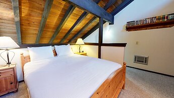 La Vista Blanc 44 Cozy Mountain Home with Fireplace, Close to Meadow a