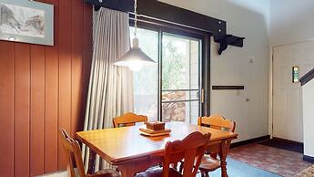 La Vista Blanc 44 Cozy Mountain Home with Fireplace, Close to Meadow a