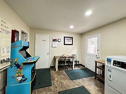 La Vista Blanc 44 Cozy Mountain Home with Fireplace, Close to Meadow a