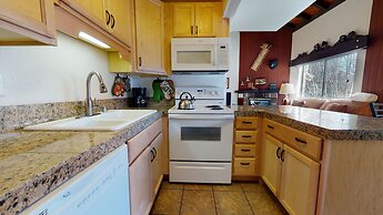 La Vista Blanc 44 Cozy Mountain Home with Fireplace, Close to Meadow a