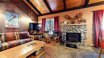 Horizons 4 186 Centrally Located, Spacious Mammoth Home with Cozy Fire