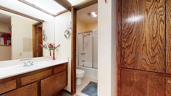Horizons 4 186 Centrally Located, Spacious Mammoth Home with Cozy Fire