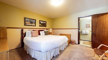 Horizons 4 186 Centrally Located, Spacious Mammoth Home with Cozy Fire